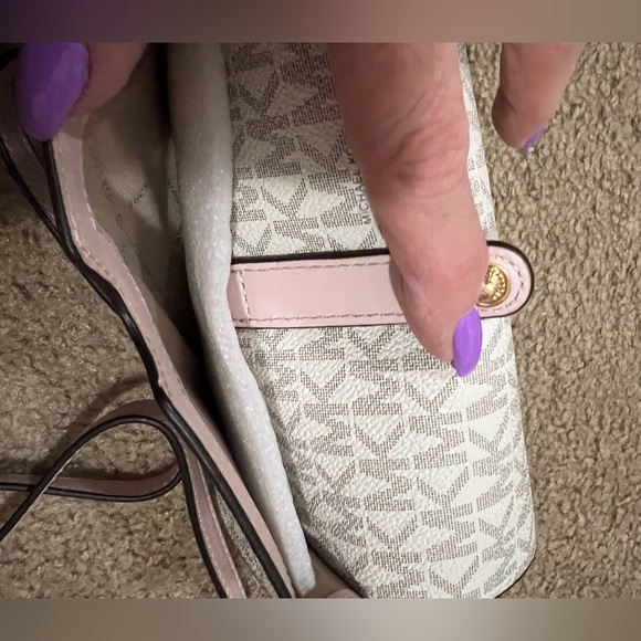 Michael Kors Jet Set Travel MD MF Crossbody - Picture 5 of 5